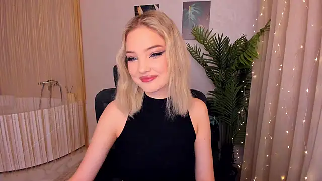 Snapshot of FloweryLove_1 chatting on 03/19/25, 07:38 FloweryLove 1 online show from 03/19/25, 07:38