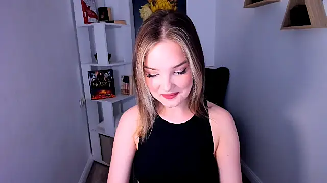 Snapshot of FloweryLove_1 chatting on 09/12/25, 05:56 FloweryLove 1 online show from 09/12/25, 05:56