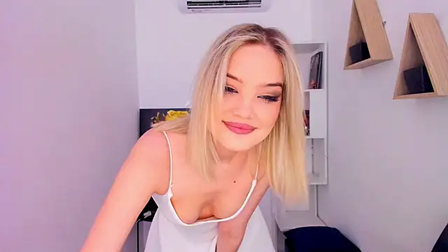 Snapshot of FloweryLove_1 chatting on 03/21/25, 02:51 FloweryLove 1 online show from 03/21/25, 02:51