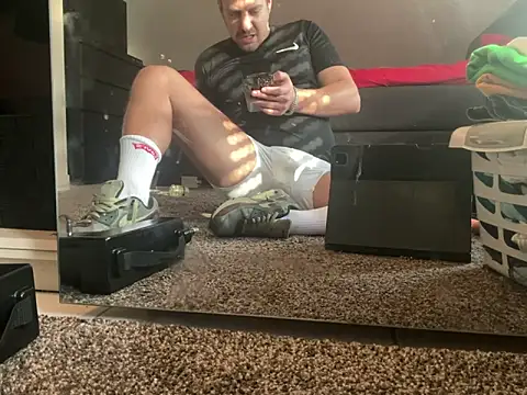 Snapshot of LeviXtreme chatting on 02/16/25, 01:49 LeviXtreme online show from 02/16/25, 01:49