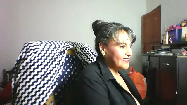 Snapshot of merlyna_goldens chatting on 05/26/26, 03:15 merlyna goldens online show from 05/26/26, 03:15