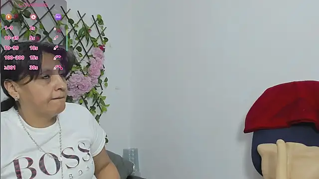 Snapshot of merlyna_goldens chatting on 11/21/25, 11:26 merlyna goldens online show from 11/21/25, 11:26