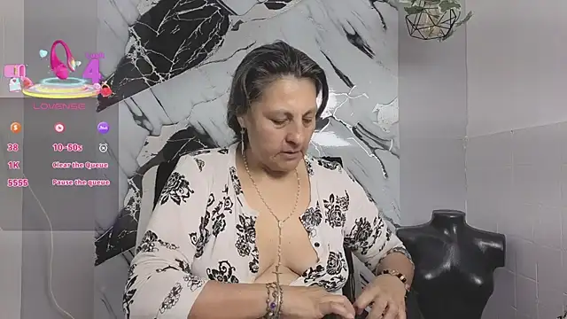 Snapshot of merlyna_goldens chatting on 09/24/25, 11:10 merlyna goldens online show from 09/24/25, 11:10