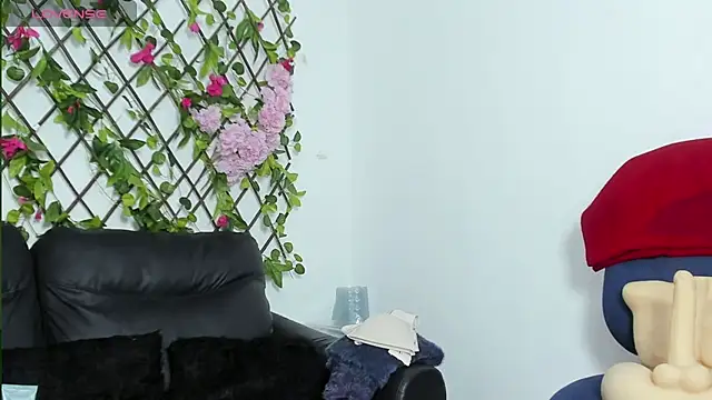 Snapshot of merlyna_goldens chatting on 11/15/25, 01:53 merlyna goldens online show from 11/15/25, 01:53