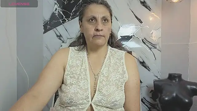Snapshot of merlyna_goldens chatting on 09/09/25, 03:38 merlyna goldens online show from 09/09/25, 03:38