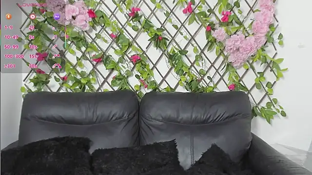 Snapshot of merlyna_goldens chatting on 11/23/25, 01:04 merlyna goldens online show from 11/23/25, 01:04