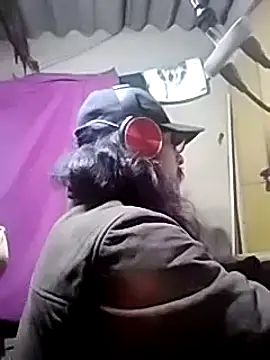 Snapshot of davidatration15 chatting on 02/23/25, 02:40 davidatration15 online show from 02/23/25, 02:40