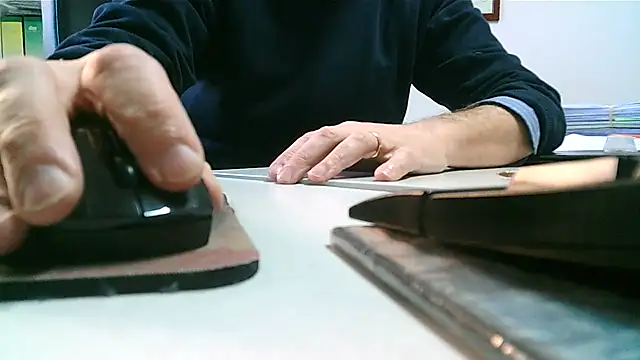 Snapshot of Gregcam chatting on 12/03/24, 09:39 Gregcam online show from 12/03/24, 09:39