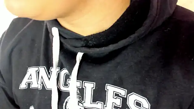 Snapshot of Satuurn_ chatting on 01/31/25, 03:00 Satuurn online show from 01/31/25, 03:00