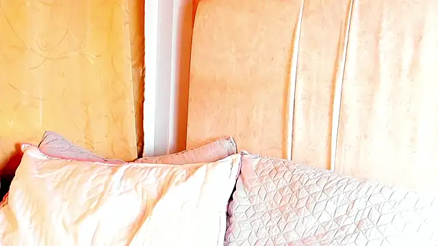 Snapshot of Satuurn_ chatting on 01/09/25, 01:56 Satuurn online show from 01/09/25, 01:56