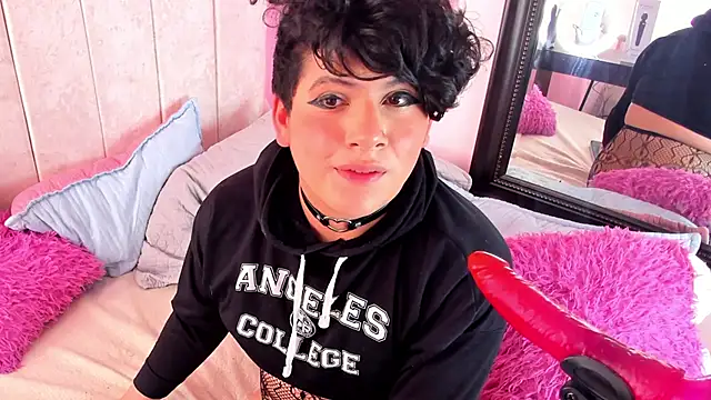 Snapshot of Satuurn_ chatting on 02/15/25, 06:55 Satuurn online show from 02/15/25, 06:55