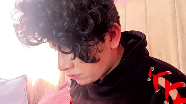 Snapshot of Satuurn_ chatting on 02/12/25, 07:24 Satuurn online show from 02/12/25, 07:24