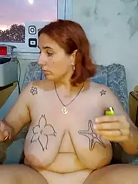 Snapshot of black_lady731 chatting on 02/25/25, 10:42 black lady731 online show from 02/25/25, 10:42