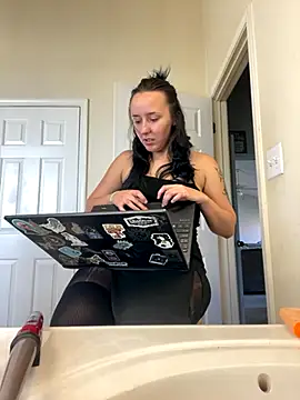 clarasosaa online show from 10/31/25, 05:42