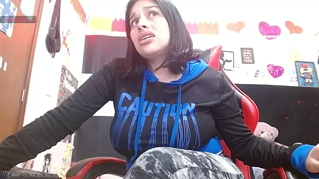 Snapshot of Saray_extrovert_ chatting on 05/13/26, 02:18 Saray extrovert online show from 05/13/26, 02:18