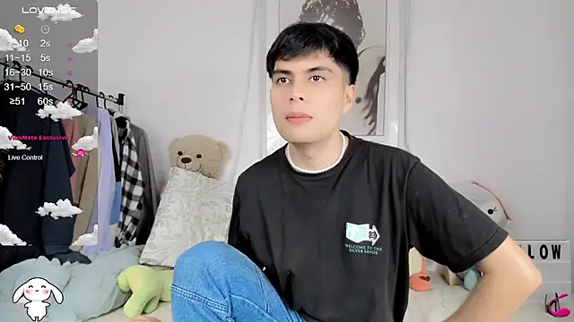 Snapshot of lucas_cute chatting on 02/20/25, 06:35 lucas cute online show from 02/20/25, 06:35