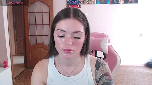 miaacatt online show from 04/18/26, 07:11