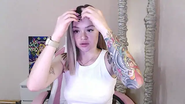 miaacatt online show from 10/10/25, 11:33