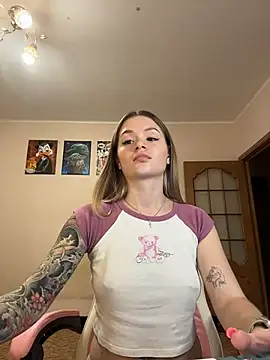 Snapshot of miaacatt chatting on 11/13/25, 10:52 miaacatt online show from 11/13/25, 10:52