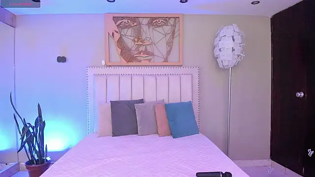 Paula Desousa online show from 02/11/26, 03:45