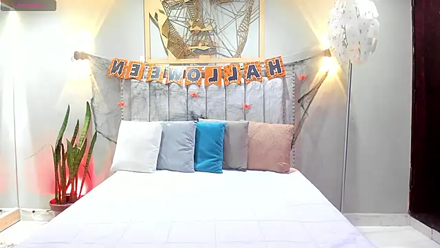 Paula Desousa online show from 10/28/25, 07:46