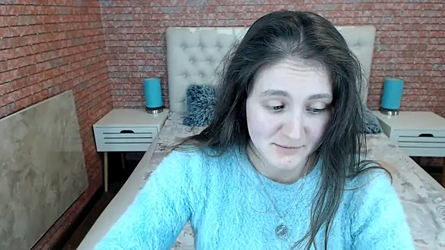 Holliy Cooper online show from 10/26/25, 12:16