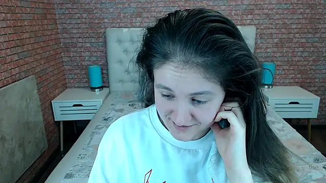 Holliy Cooper online show from 11/15/25, 08:18