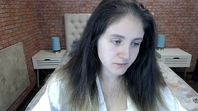 Snapshot of Holliy_Cooper chatting on 10/07/25, 08:04 Holliy Cooper online show from 10/07/25, 08:04