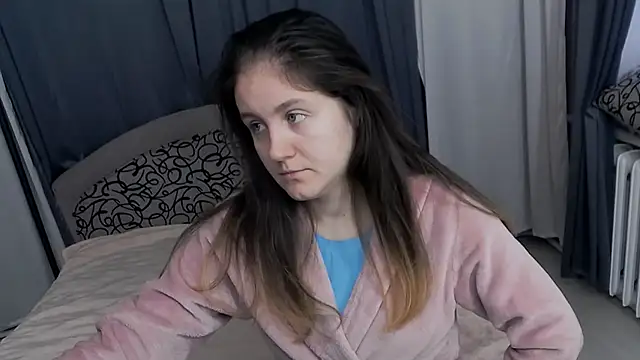 Holliy Cooper online show from 12/05/25, 10:36