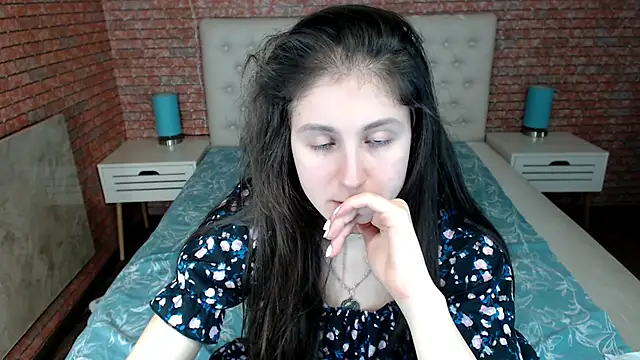 Snapshot of Holliy_Cooper chatting on 03/18/25, 10:50 Holliy Cooper online show from 03/18/25, 10:50