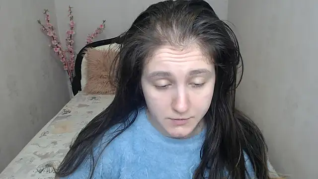 Holliy Cooper online show from 04/13/26, 06:39