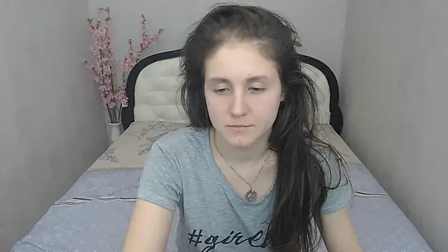 Snapshot of Holliy_Cooper chatting on 03/06/25, 03:56 Holliy Cooper online show from 03/06/25, 03:56
