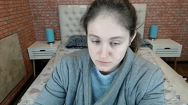 Holliy Cooper online show from 10/31/25, 07:16