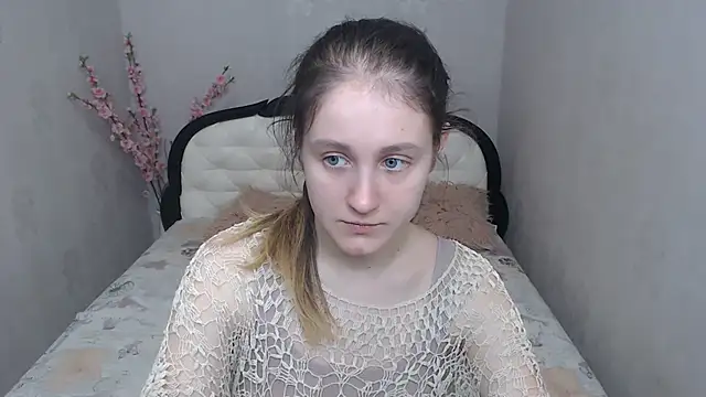 Holliy Cooper online show from 04/01/26, 08:37