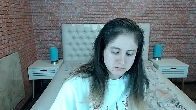 Holliy Cooper online show from 11/12/25, 08:29