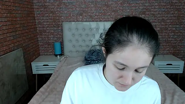 Holliy Cooper online show from 11/20/25, 08:37