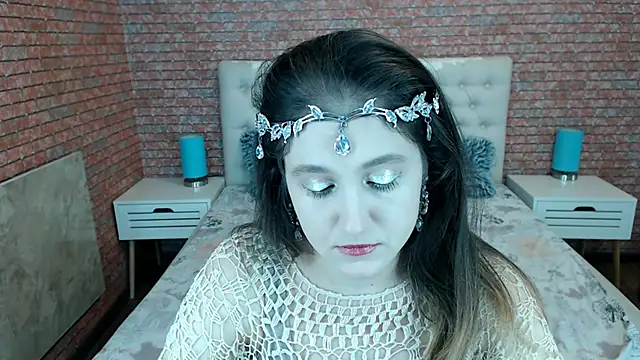 Holliy Cooper online show from 11/24/25, 01:22