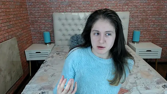 Holliy Cooper online show from 10/23/25, 08:13