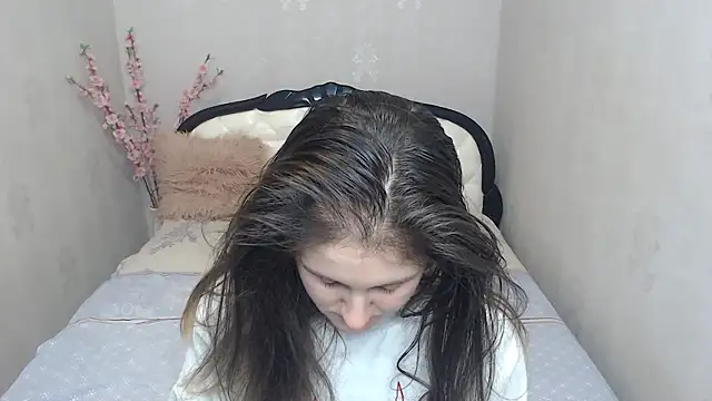 Holliy Cooper online show from 02/05/26, 08:54