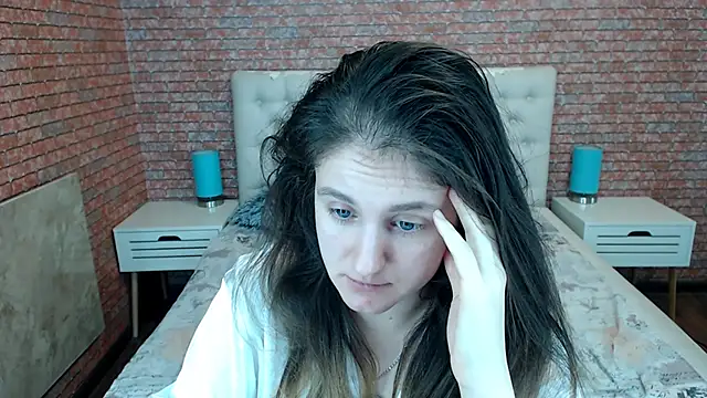 Holliy Cooper online show from 10/24/25, 08:02