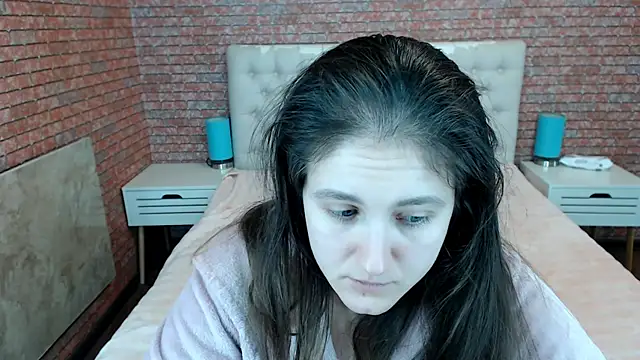 Holliy Cooper online show from 11/22/25, 08:46