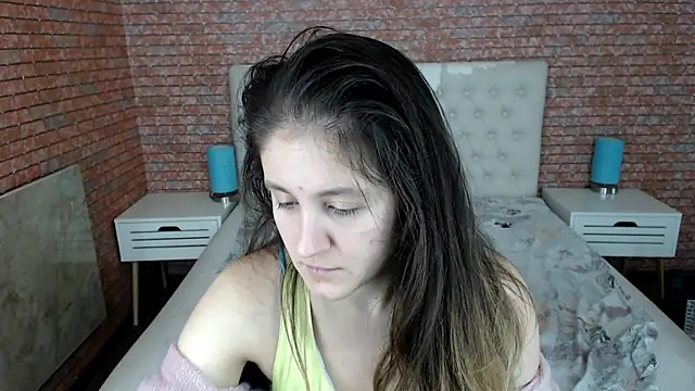 Holliy Cooper online show from 11/26/25, 08:25