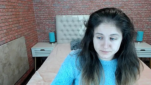 Holliy Cooper online show from 12/03/25, 09:20