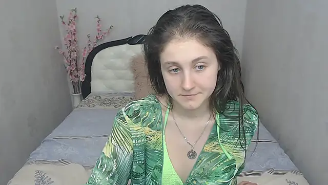 Snapshot of Holliy_Cooper chatting on 03/12/25, 04:24 Holliy Cooper online show from 03/12/25, 04:24