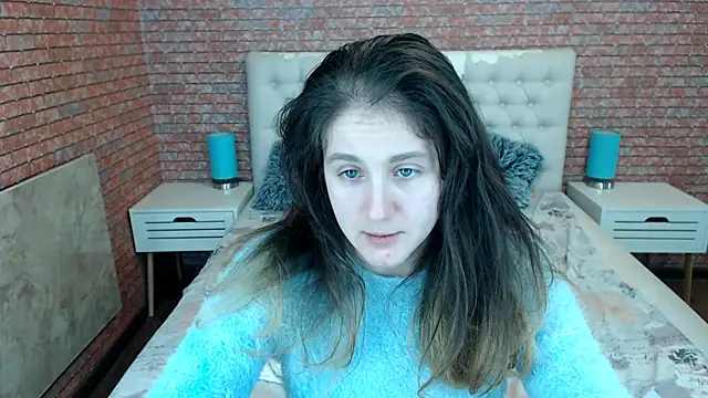 Holliy Cooper online show from 10/25/25, 08:02