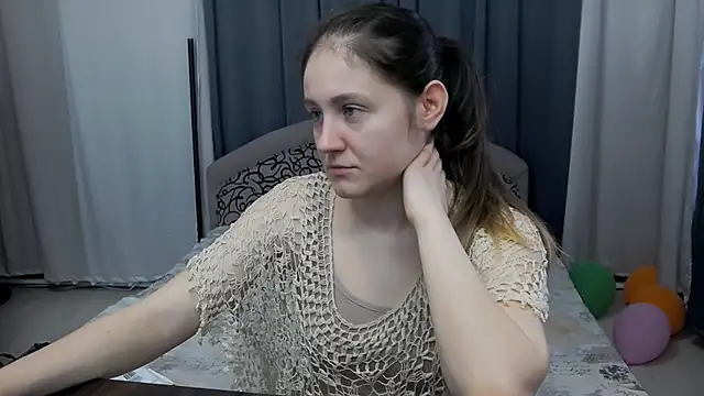 Holliy Cooper online show from 04/03/26, 09:05