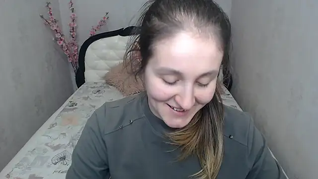 Holliy Cooper online show from 04/23/26, 12:29