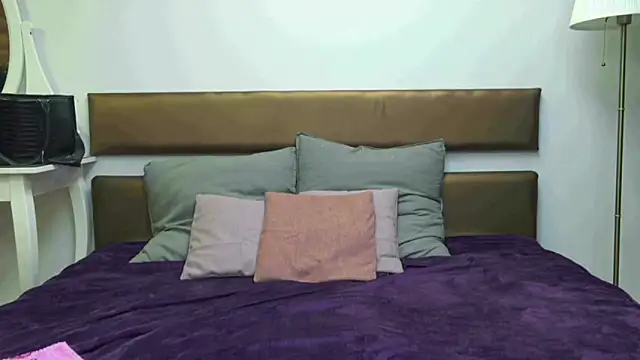 MissYvie online show from 11/10/25, 08:52