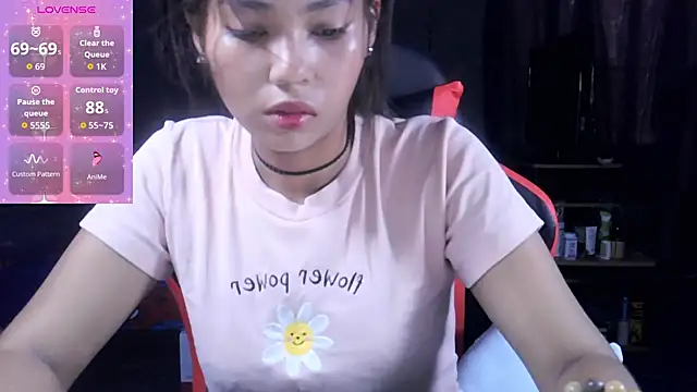 Snapshot of Meili_ chatting on 10/19/25, 05:32 Meili online show from 10/19/25, 05:32