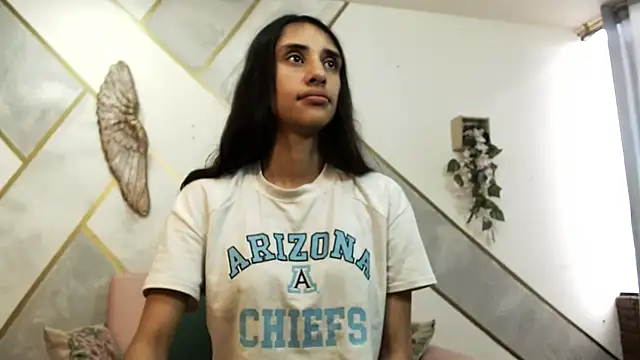 RoxanaCyrano  online show from 11/22/25, 05:56